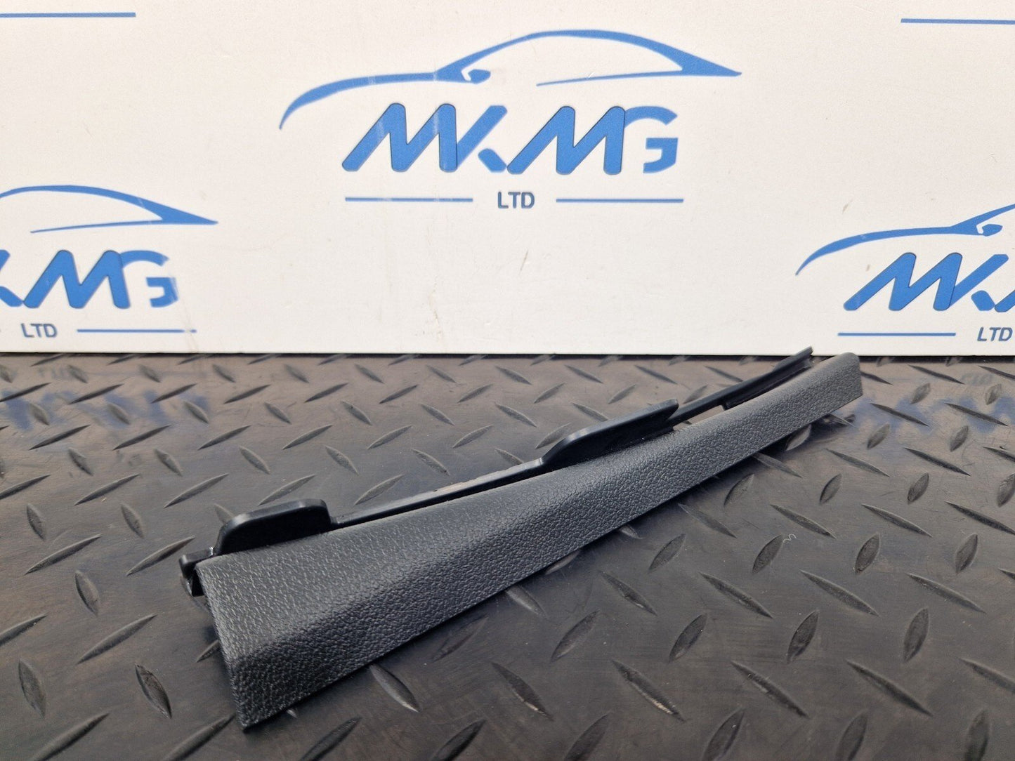 16-19 AUDI A4 B9 GENUINE RIGHT DRIVER SIDE A PILLAR BRACKET 8W0868204