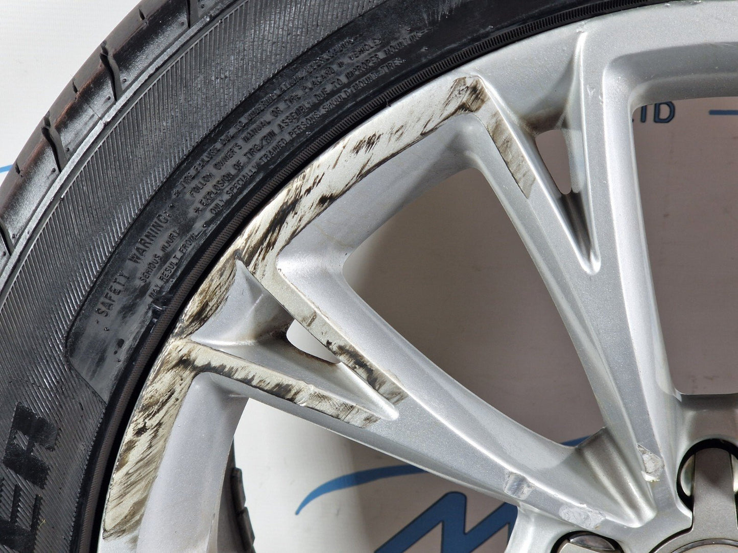 10-17 AUDI A8 4H GENUINE 19" ALLOY WHEEL 9J ET33 & TYRE 255 45 R19 4H0601025G