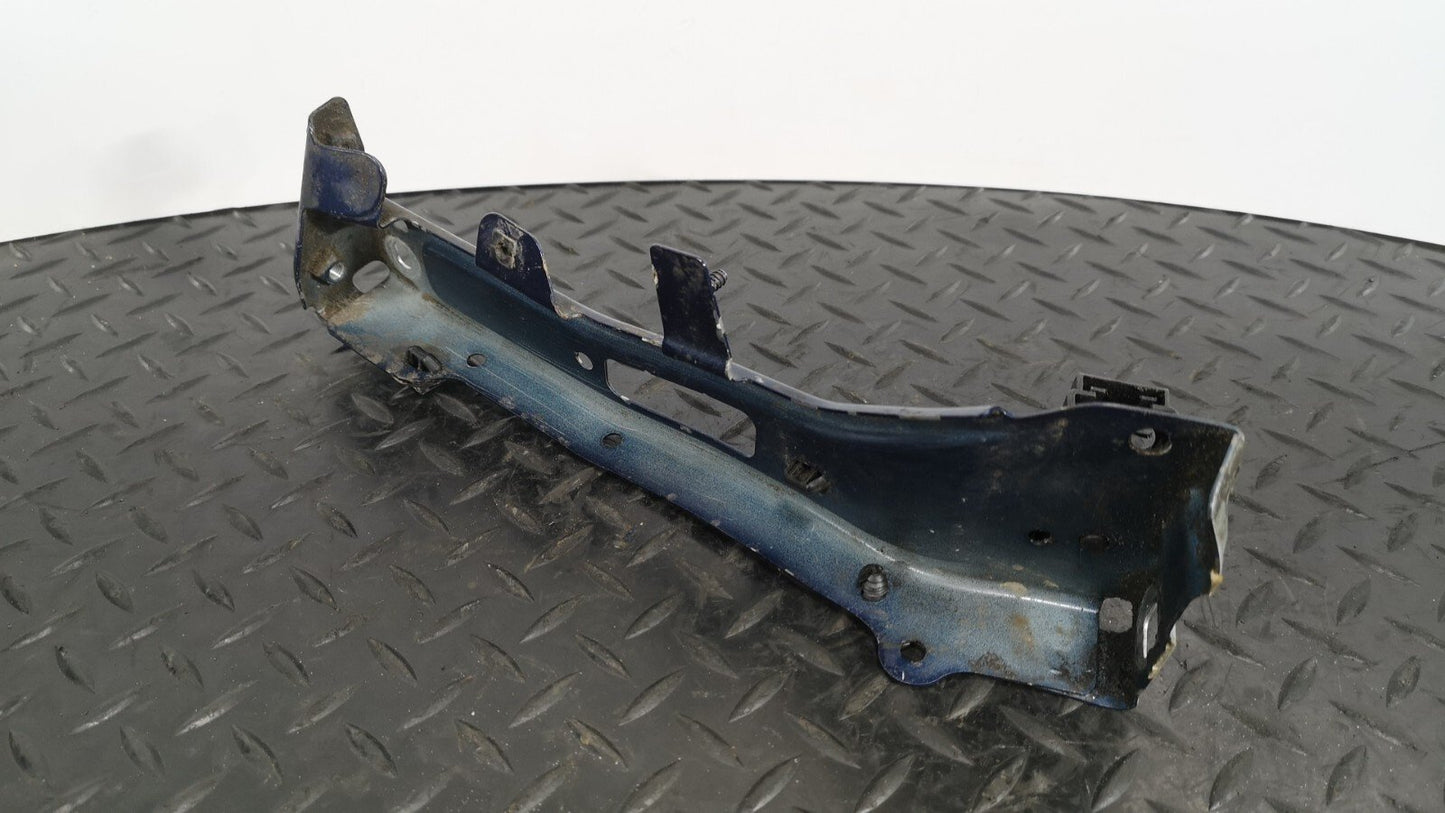 16-19 AUDI A4 B9 S-LINE GENUINE FRONT RIGHT SIDE FENDER BRACKET 8W0821136B
