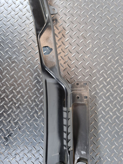 Land Rover Range Rover Evoque L551 WINDSCREEN SCUTTLE PANEL WIPER TRIM K8D24105B