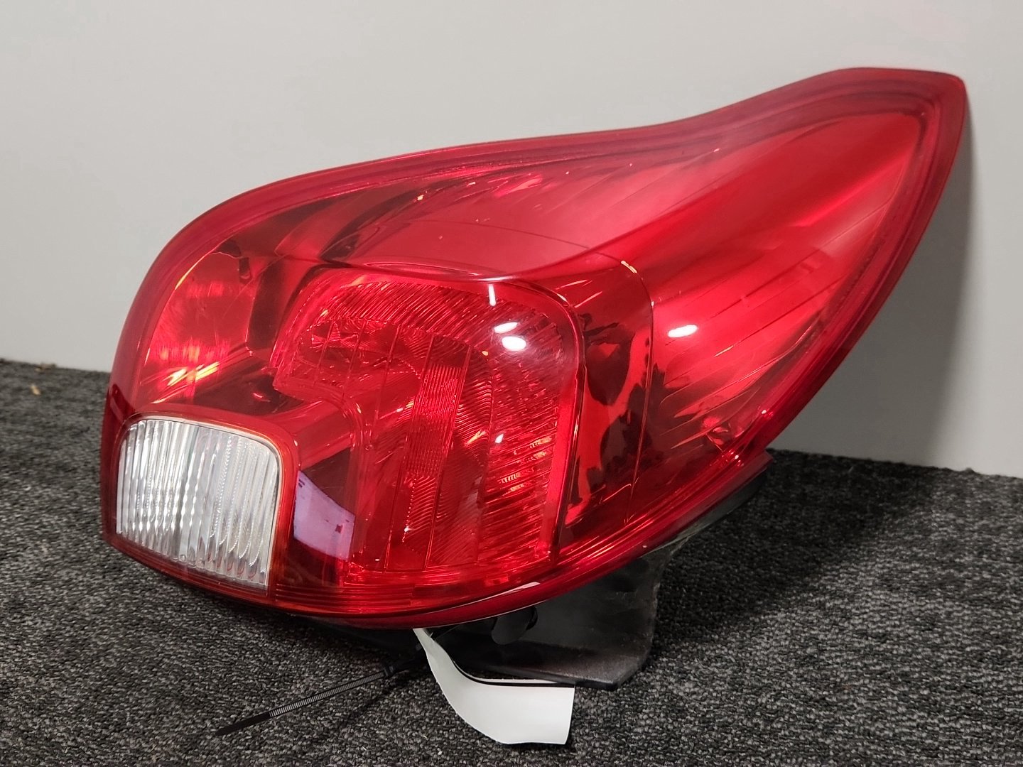 2016 Vauxhall Mokka MK1 (G1U0) Genuine Rear Left Passenger Tail Light 42435941