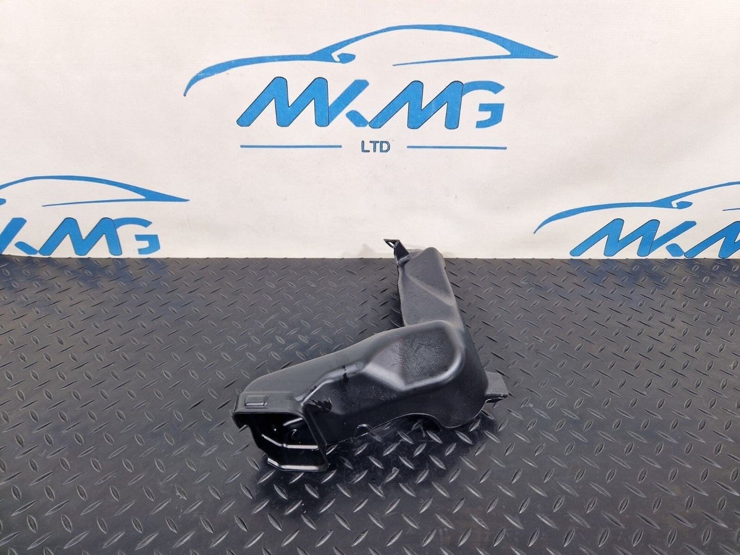 16-19 AUDI A4 AVANT B9 S-LINE FRONT LEFT FOOTWELL AIR DUCT 8W2819151