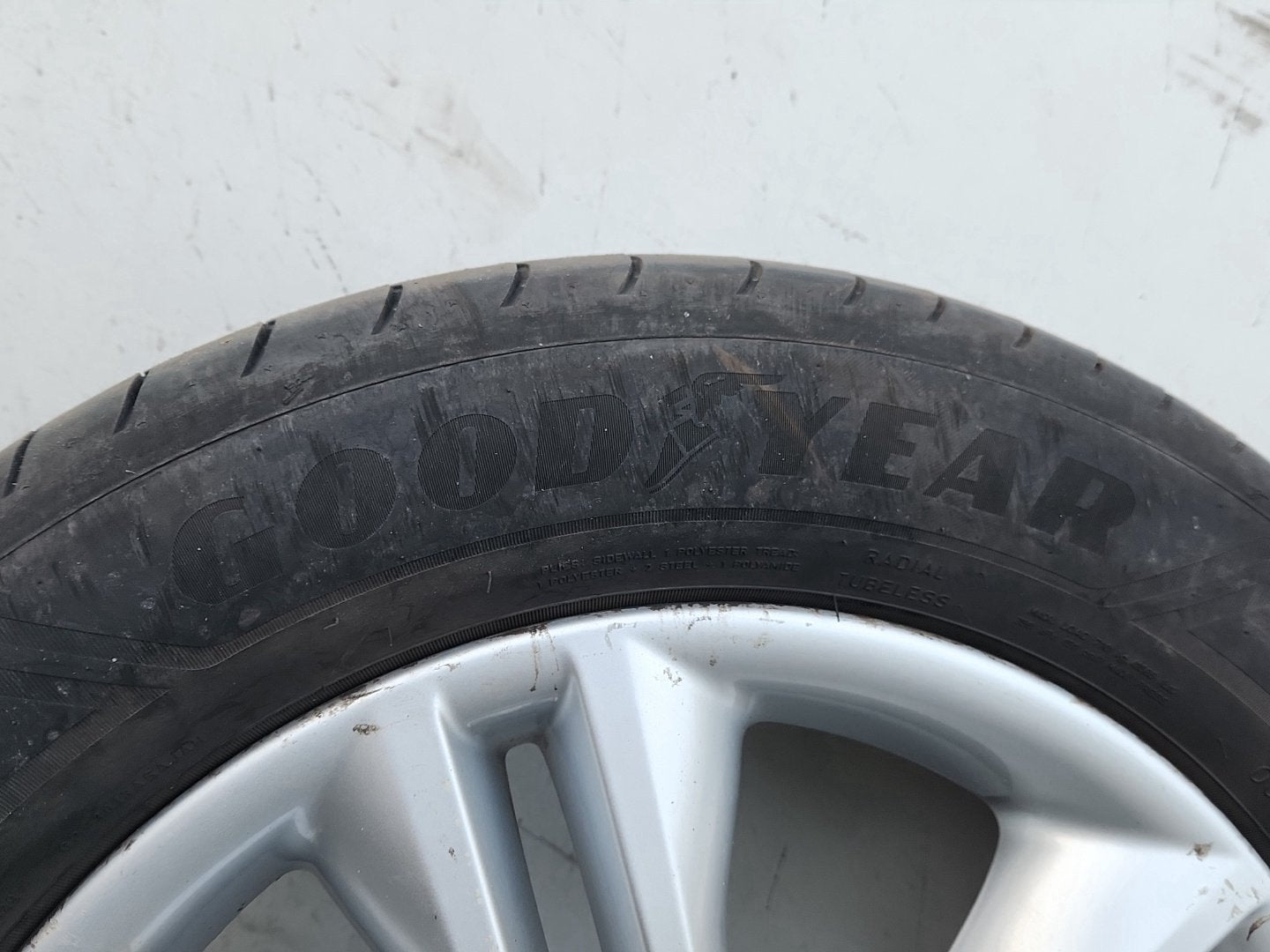 2012 Nissan Qashqai MK1 FL (J10) 17" Alloy Wheel with Tyre 215/60/17 ~4mm