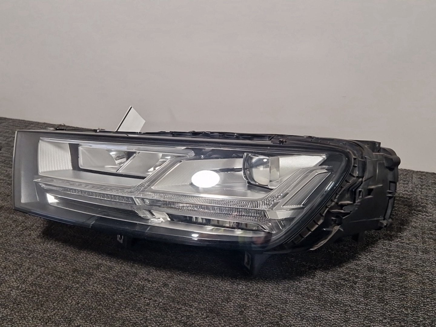 Audi Q7 4M Genuine Left N/S Passenger Headlight 4M0941033A