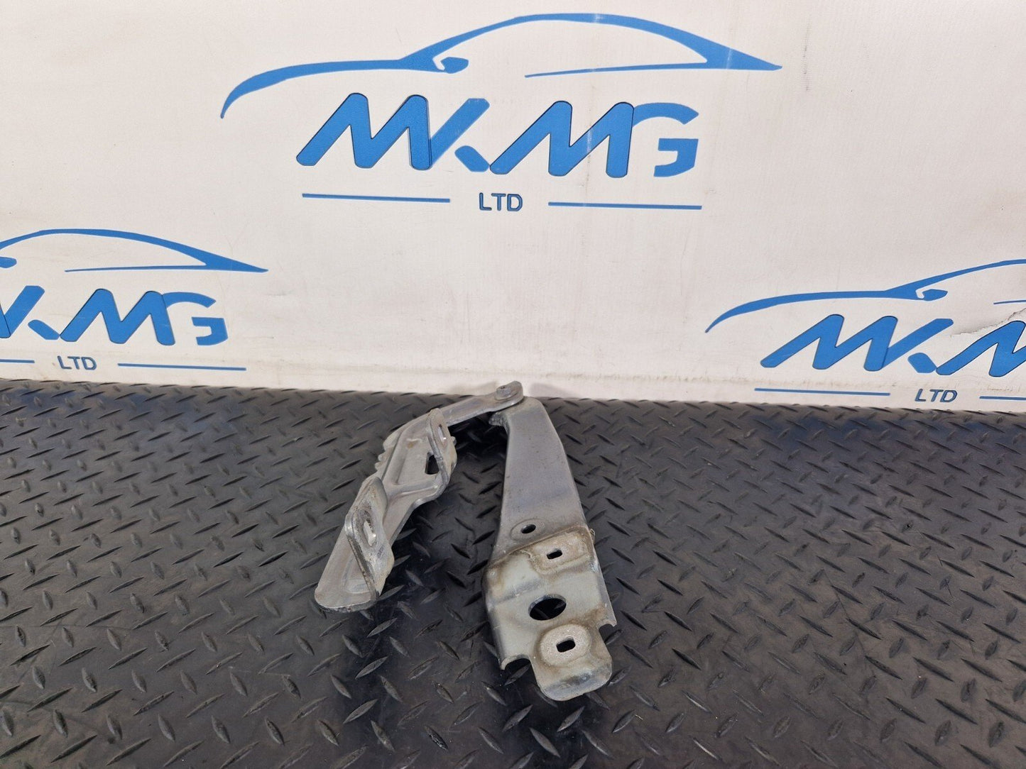 19-ON MERCEDES BENZ B CLASS W247 GENUINE FRONT LEFT BONNET HINGE A2478800128