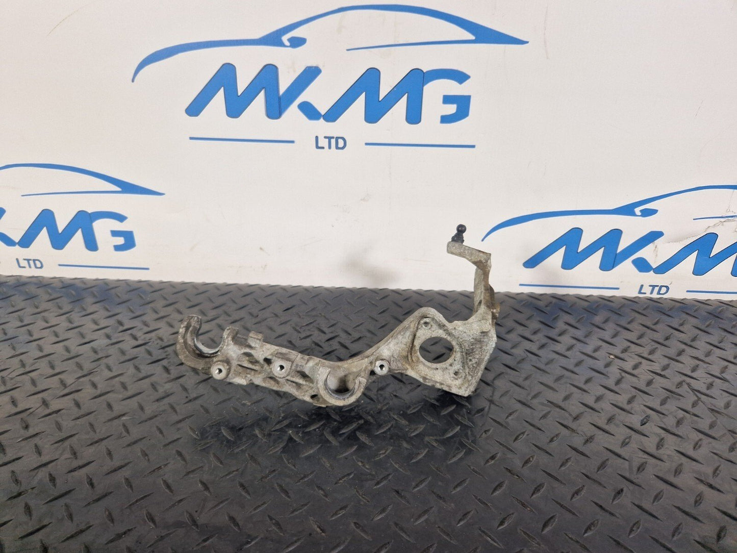 14-21 MERCEDES BENZ C300h W205 AIR FILTER BOX MOUNT A6510940427