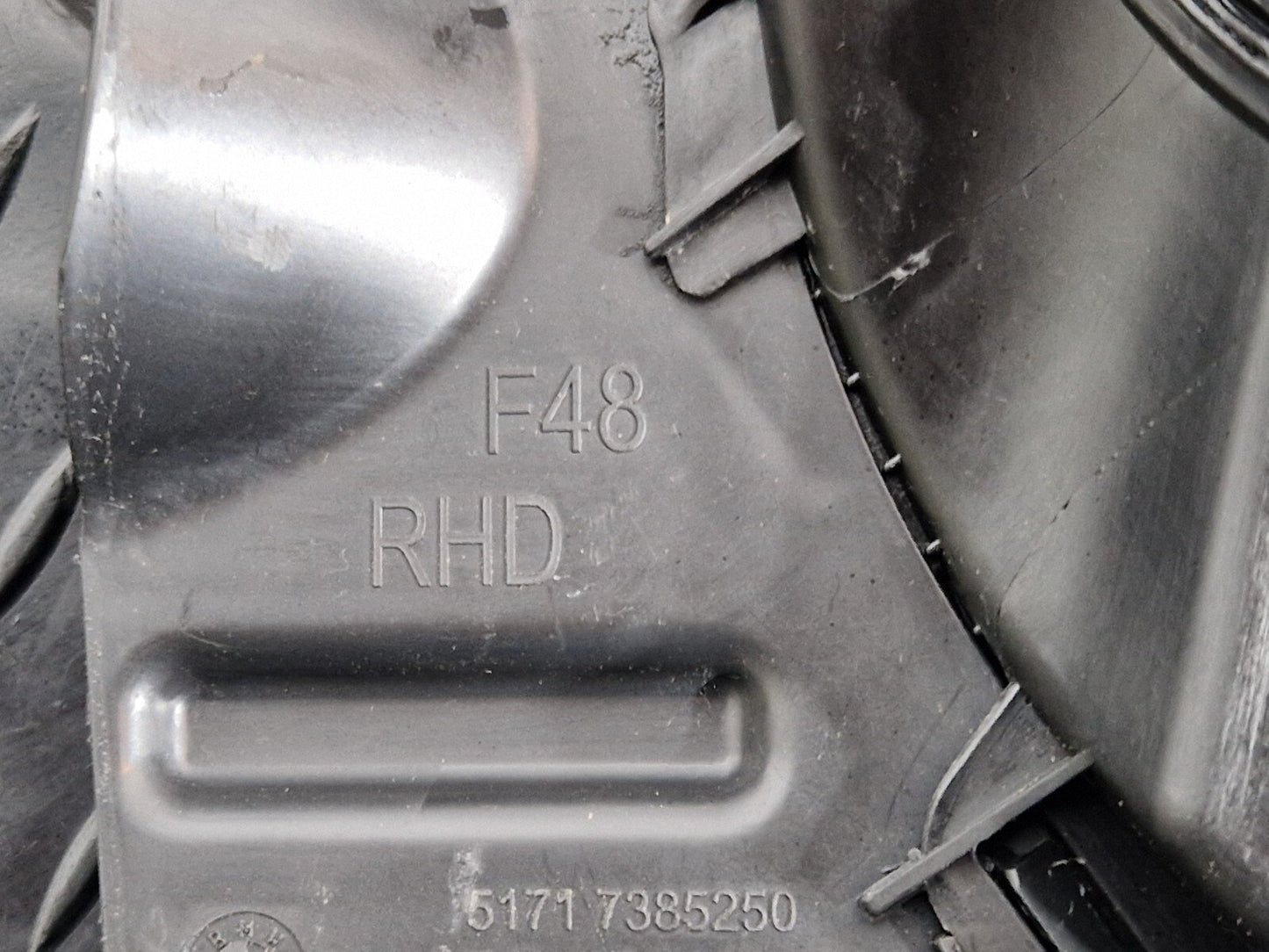 BMW X1 X2 SERIES DRAIN DUCT 7385250 F48 F39