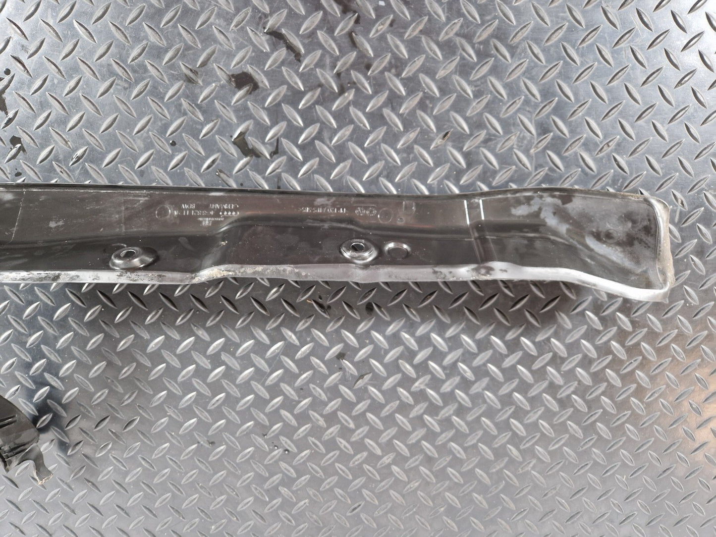 10-18 AUDI A7 4G S-LINE FRONT RIGHT WING FENDER END SEAL PLATE 4G8821112A