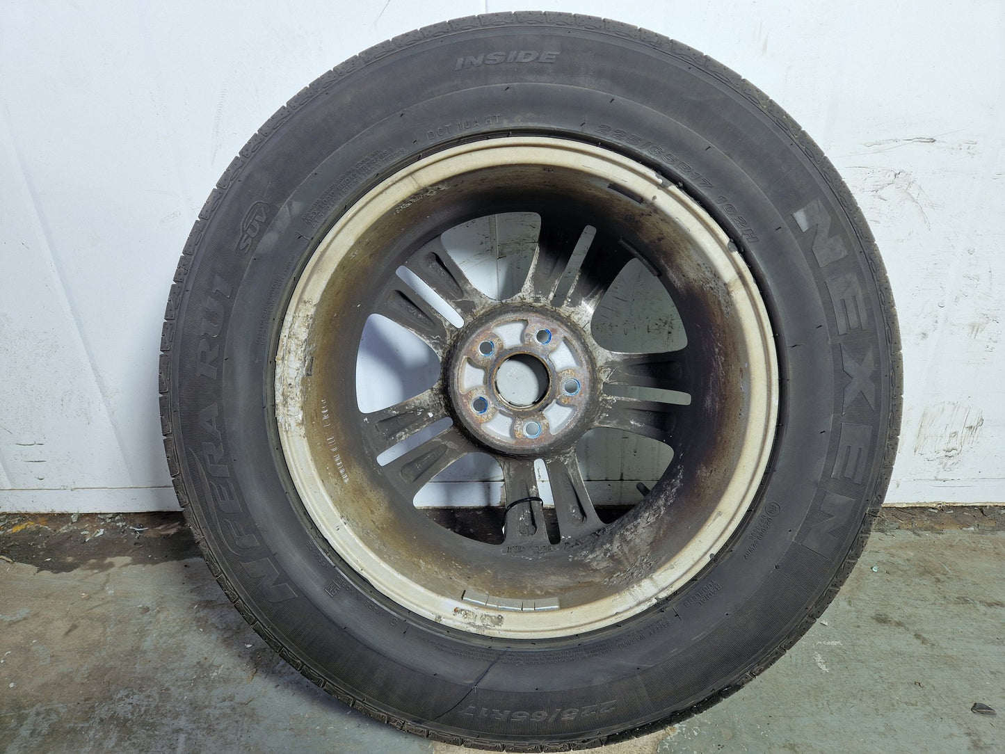 Honda CR-V MK3 FL (RE58) 17" Alloy Wheel with Tyre ~6mm 225/65/17