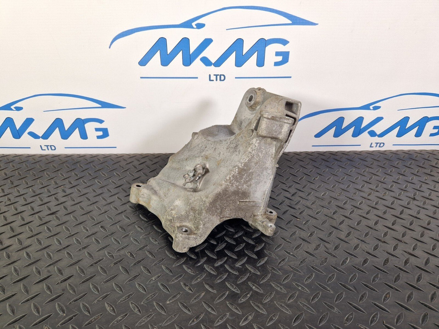 14-21 MERCEDES BENZ C200d W205 OEM ENGINE BRACKET MOUNT RIGHT O/S A6262230000