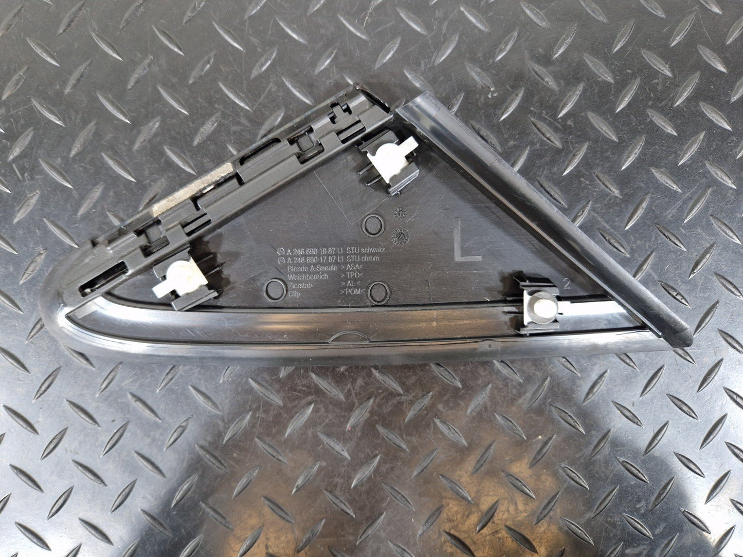 11-19 MERCEDES BENZ ML W166 EXTERIOR WING TRIM LEFT PASSENGER SIDE A2466901987
