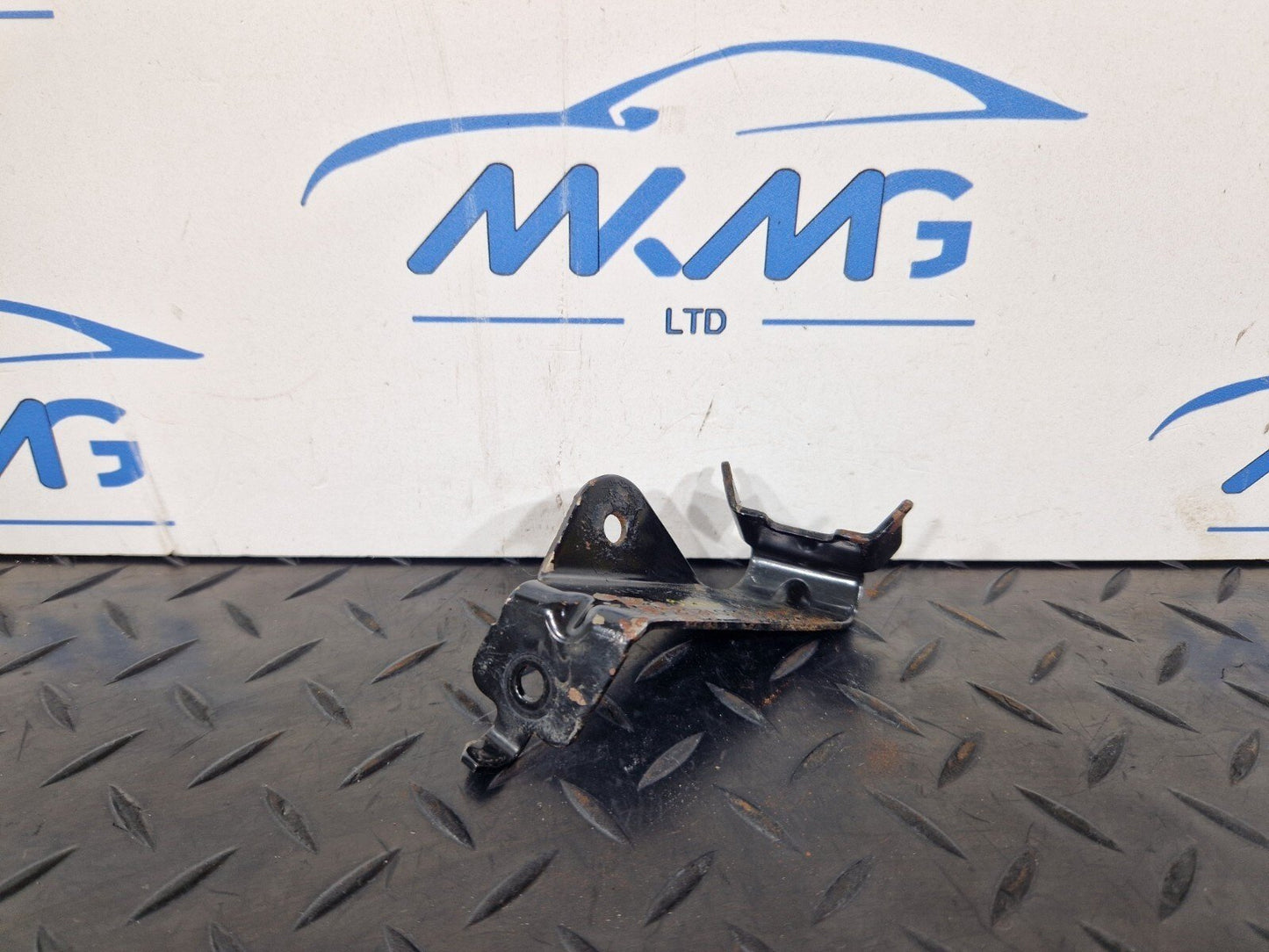 14-21 MERCEDES BENZ C220d W205 OEM AUXILIARY WATER PUMP BRACKET A2055012520
