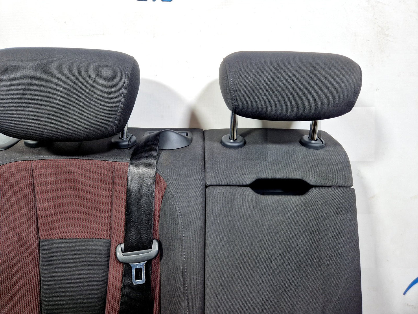 16-19 AUDI A4 B9 16-19 AUDI A4 B9 REAR RIGHT DRIVER SIDE CLOTH SEAT & HEADREST