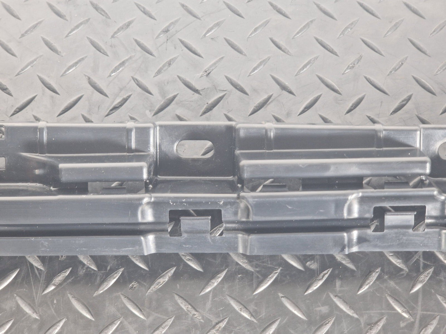 11-18 BMW 6 SERIES F06 SIDESKIRT BRACKET REAR LEFT PASSENGER SIDE 7276349