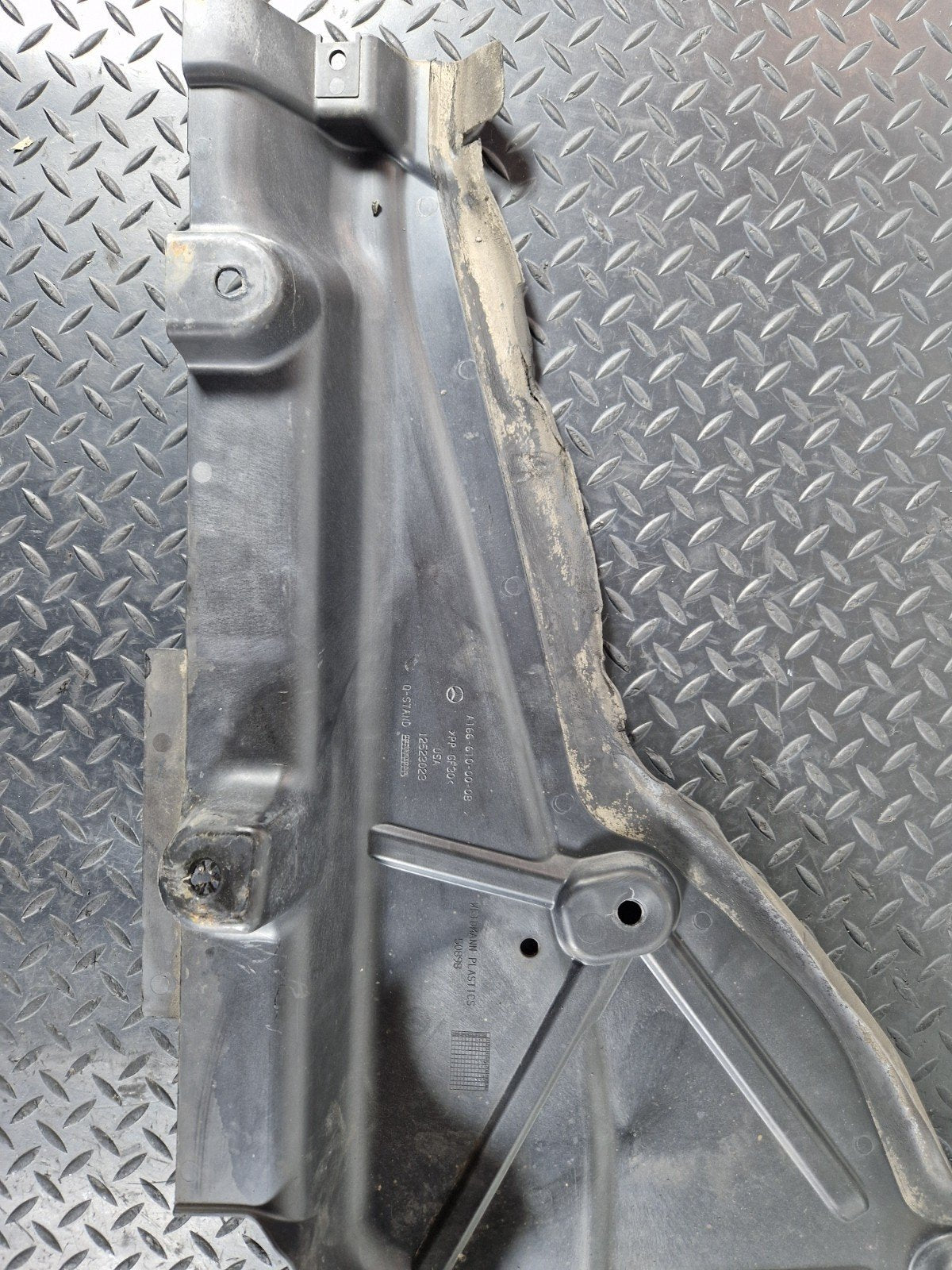 11-19 MERCEDES BENZ ML W166 LEFT REAR UNDERTRAY SPLASH GUARD COVER A1666100008