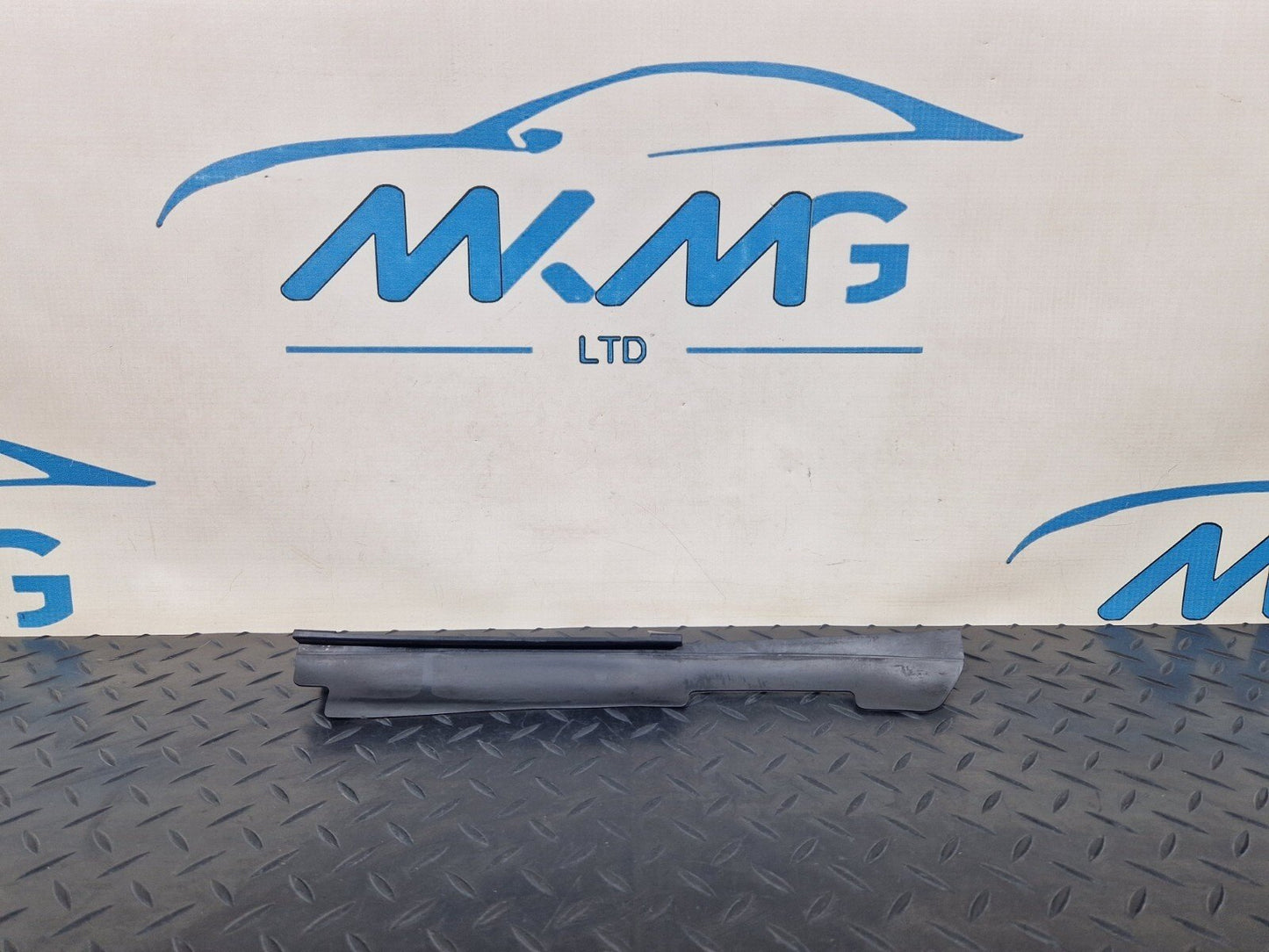 14-23 MERCEDES BENZ VITO W447 OEM FUEL TANK FILLER FLAP RECESS COVER A4474710187