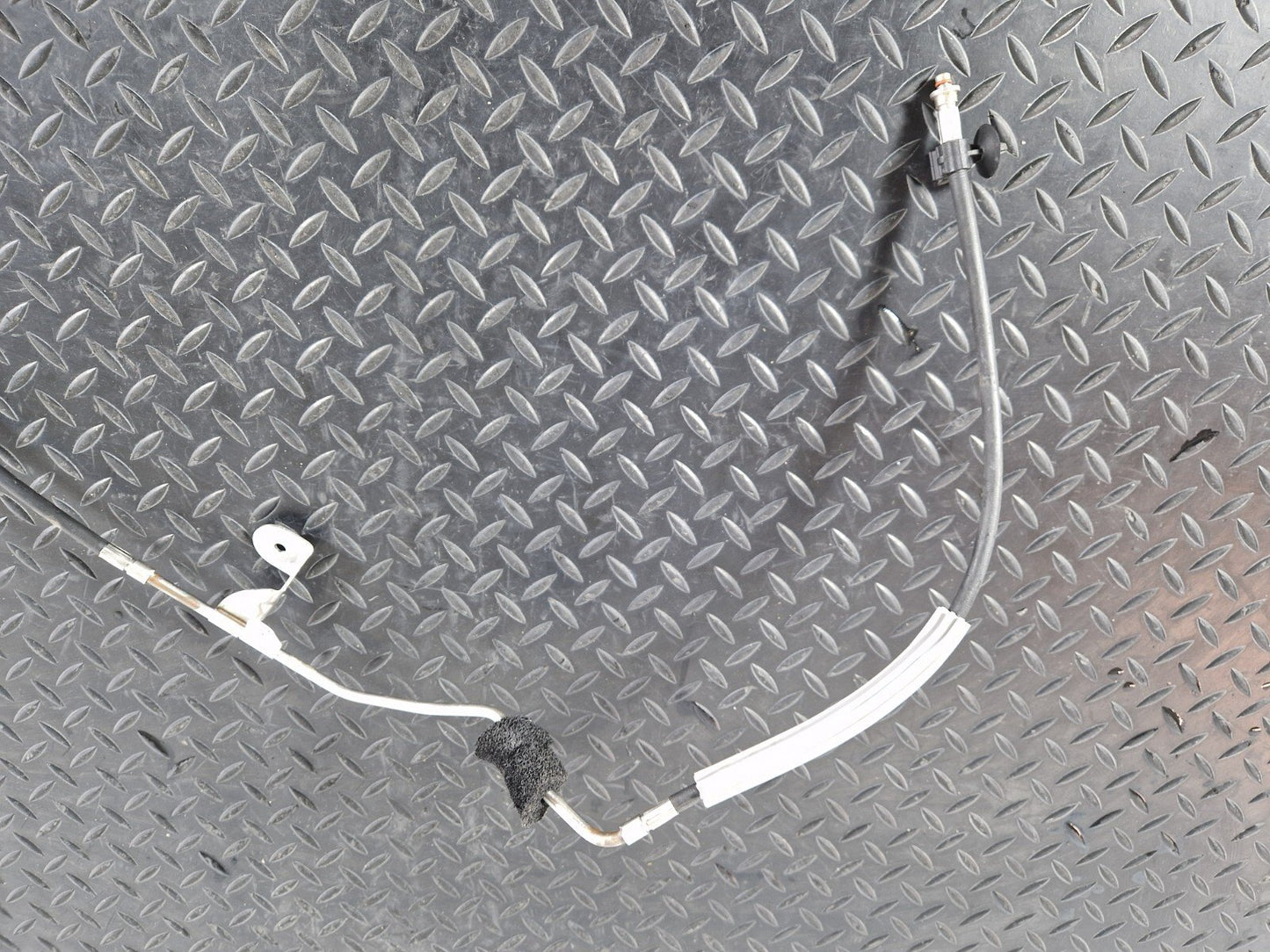 14-21 MERCEDES BENZ C200 W205 ENGINE PEDESTRIAN REFRIGERANT HOSE A2058309204