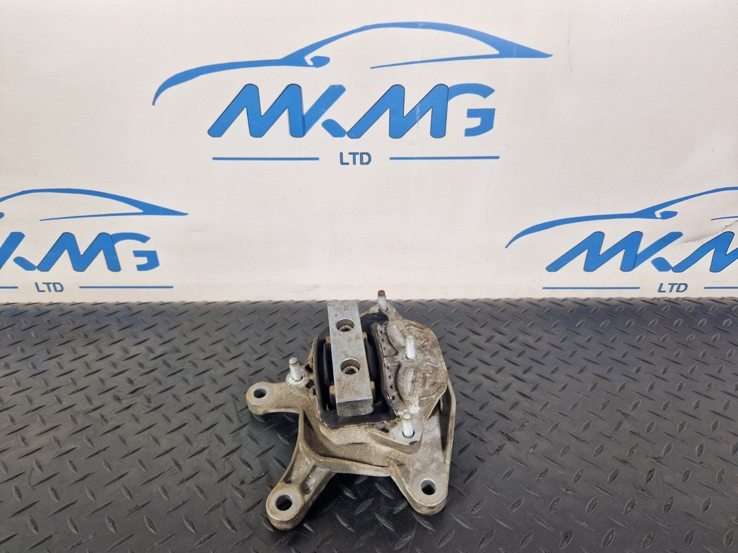 16-19 AUDI A4 B9 MANUAL GEARBOX MOUNT BRACKET 8W0399118B 8W0399156