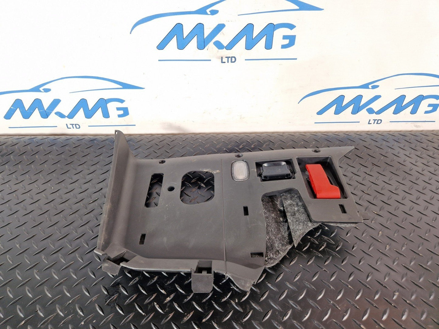 16-19 MERCEDES BENZ GLE W166 UNDER DASH PANEL TRIM COVER RIGHT SIDE A1666803607