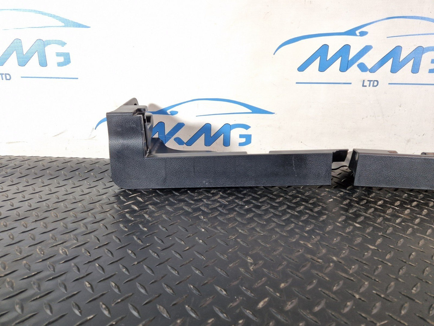 19-ON MERCEDES BENZ B CLASS W247 TAILGATE BOOT TRUNK FLOOR BRACKET A2476806403
