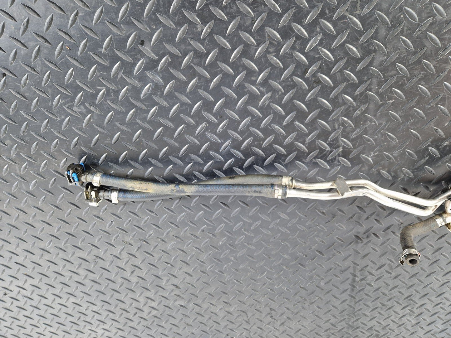 18-ON MERCEDES BENZ SPRINTER W907 GENUINE FUEL RETURN LINE PIPE HOSE A9074708200