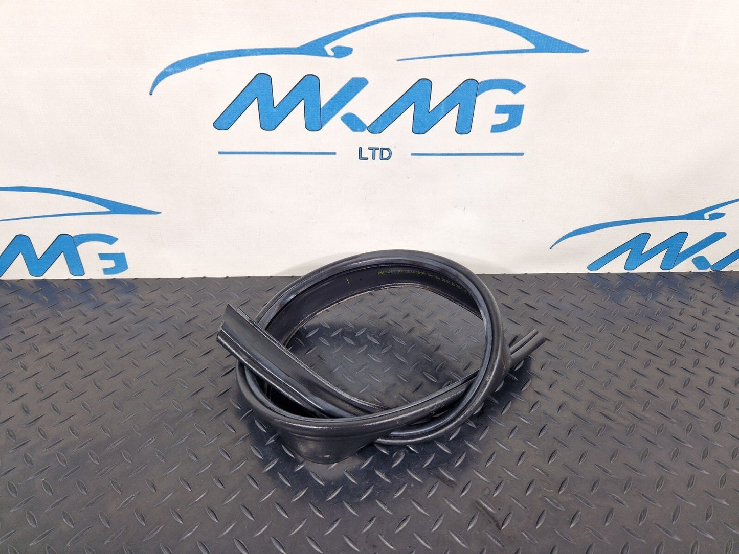 14-21 BMW 2 SERIES F45 F46 ENGINE HOOD FRONT PANEL BUMPER SEALING 7300515