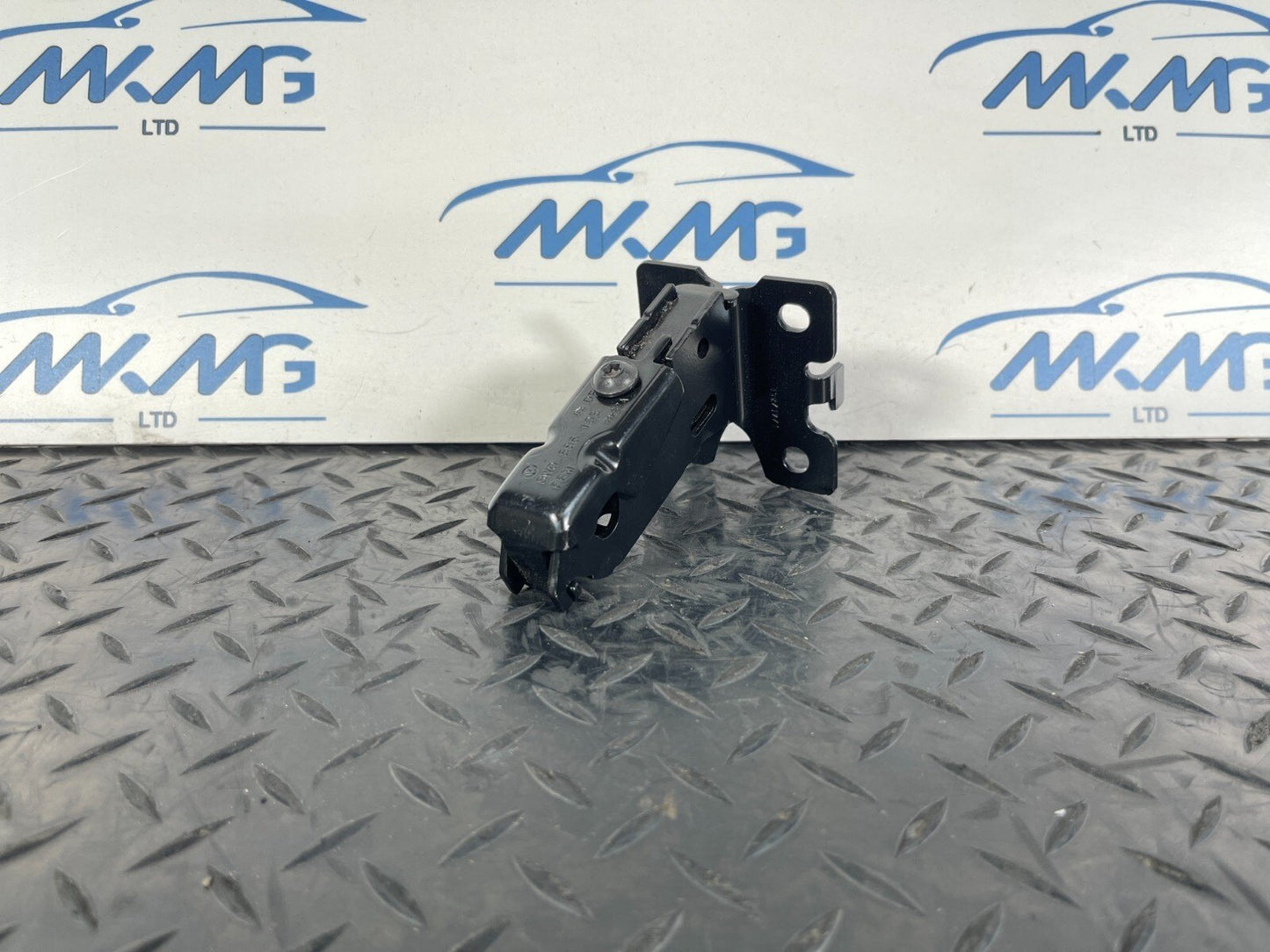 16-23 AUDI A5 F5 SPORTBACK S-LINE GENUINE REAR CENTRE SEAT BRACKET 8W0886177A