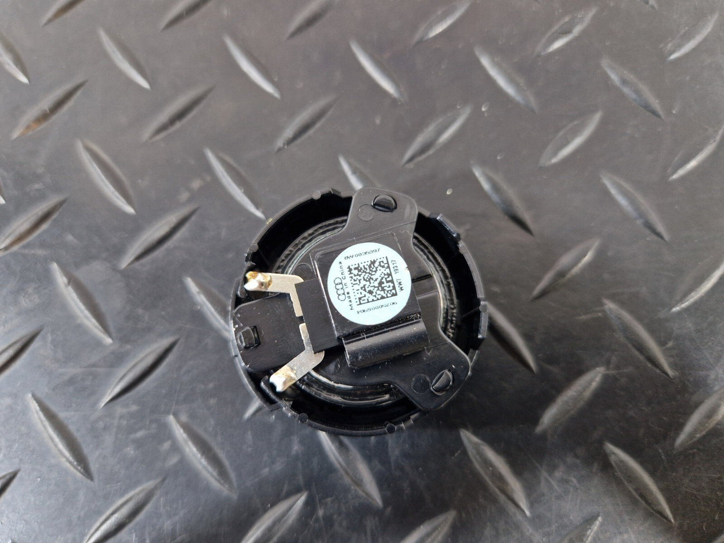 16-19 AUDI A4 B9 GENUINE OEM FRONT CENTER DASHBOARD SPEAKER 8W0035397