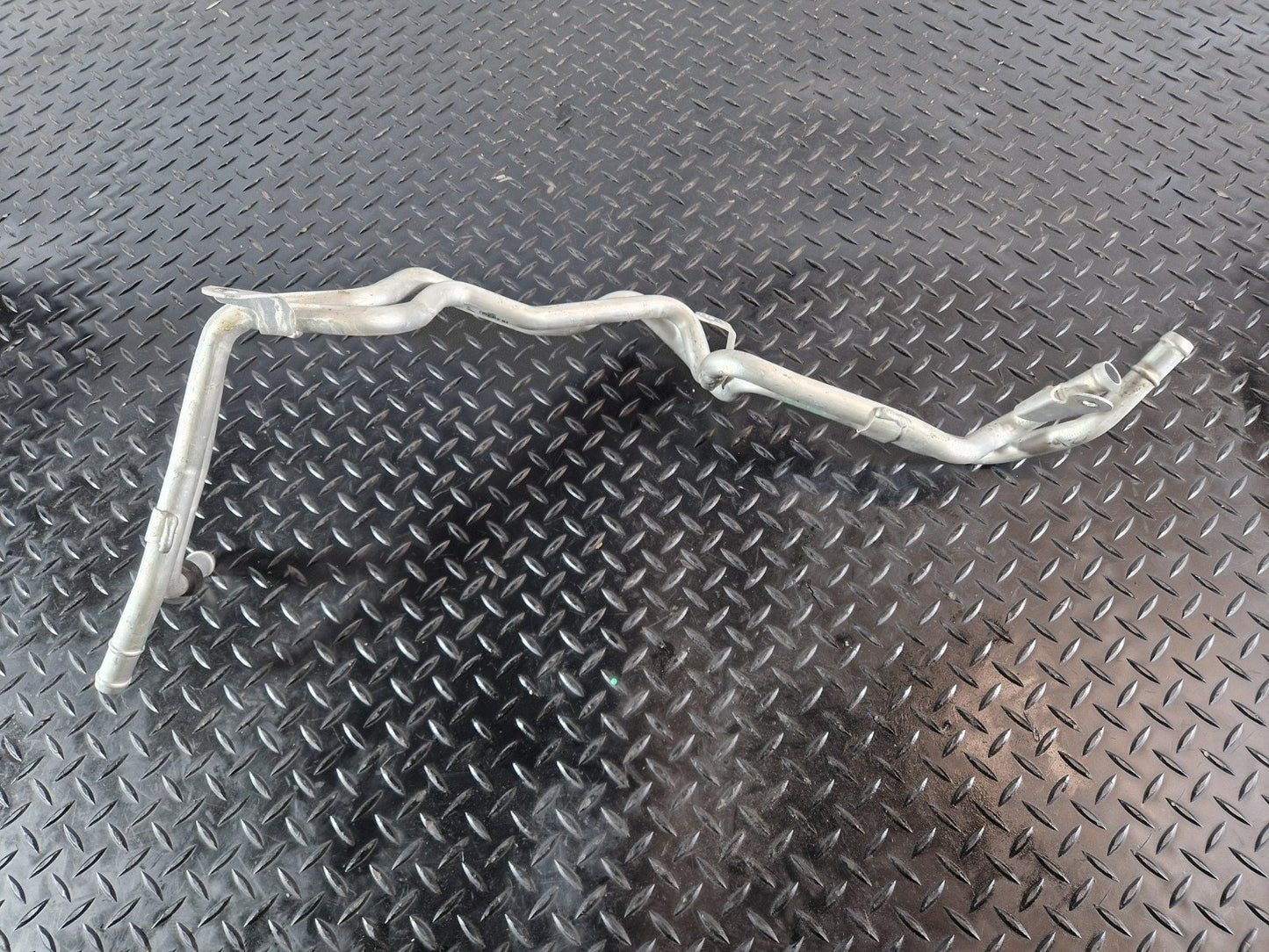 19-ON MERCEDES BENZ B CLASS W247 HEATING ELEMENT HOSE PIPE A2475065800