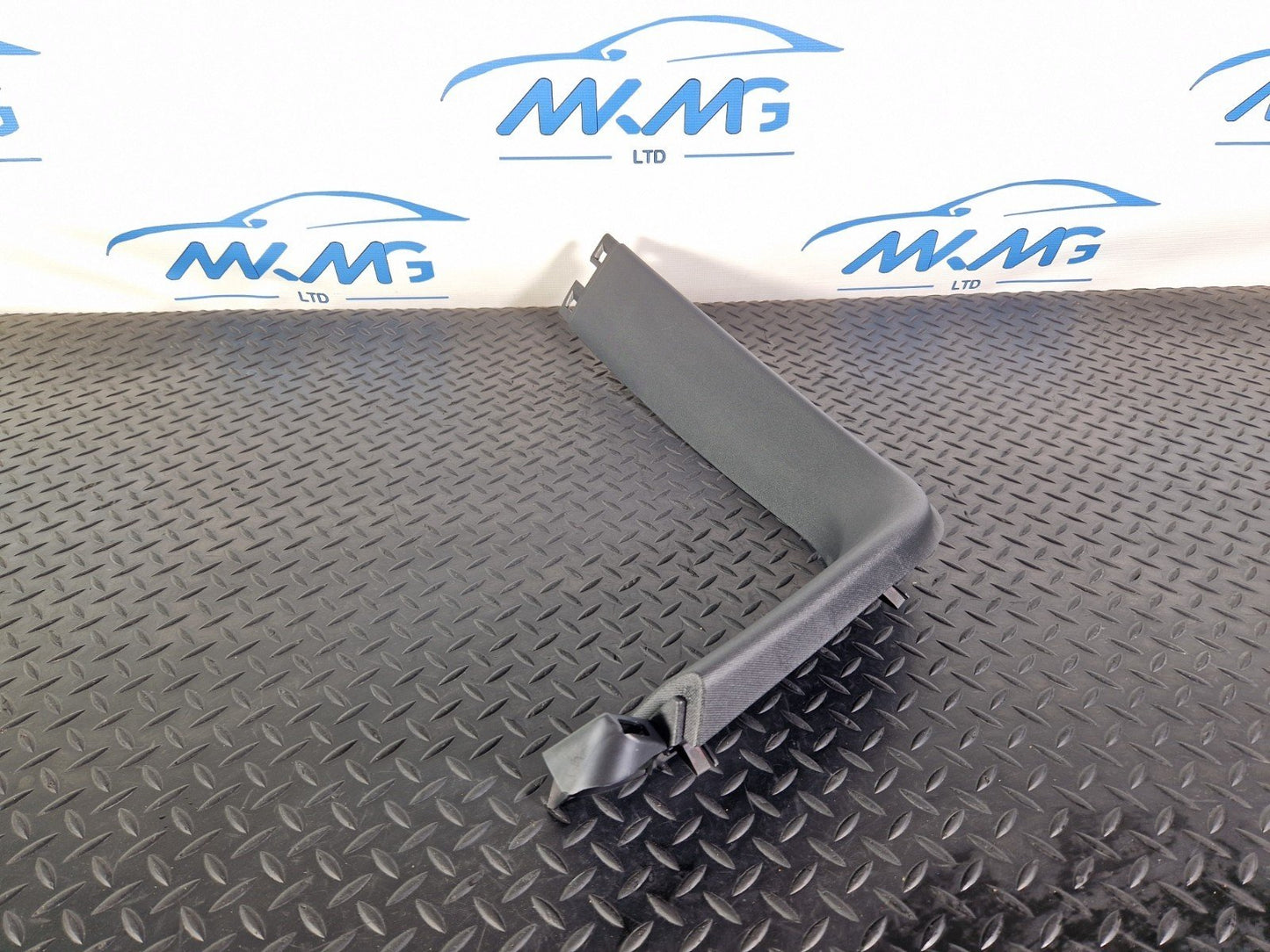 12-18 MERCEDES BENZ B-CLASS W246 REAR TAILGATE WINDSCREEN UPPER TRIM A2467400171