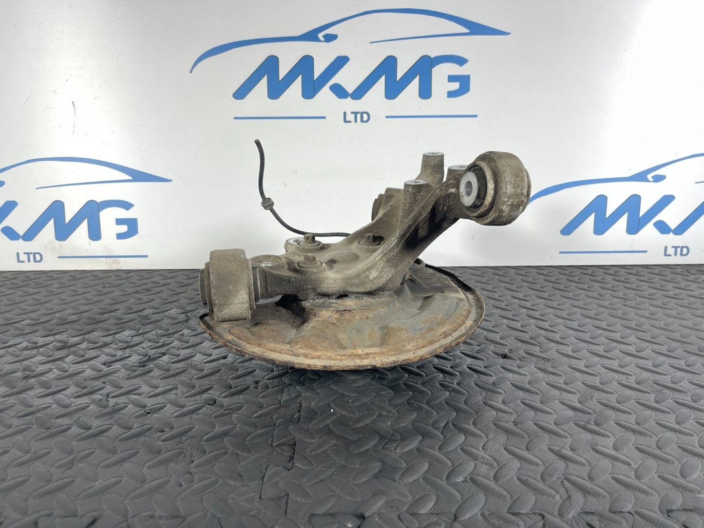 12-18 MERCEDES A B CLA W176 W246 C117 REAR LEFT PASSENGER SIDE WHEEL HUB 2460306