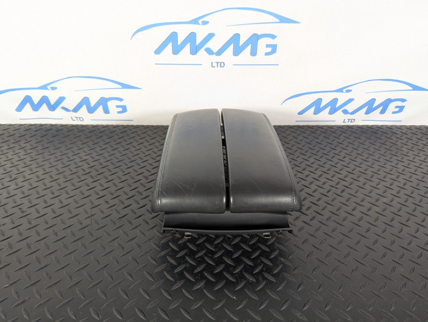 10-17 AUDI A8 4H LEATHER DOUBLE ARMREST IN BLACK 4H0864206C