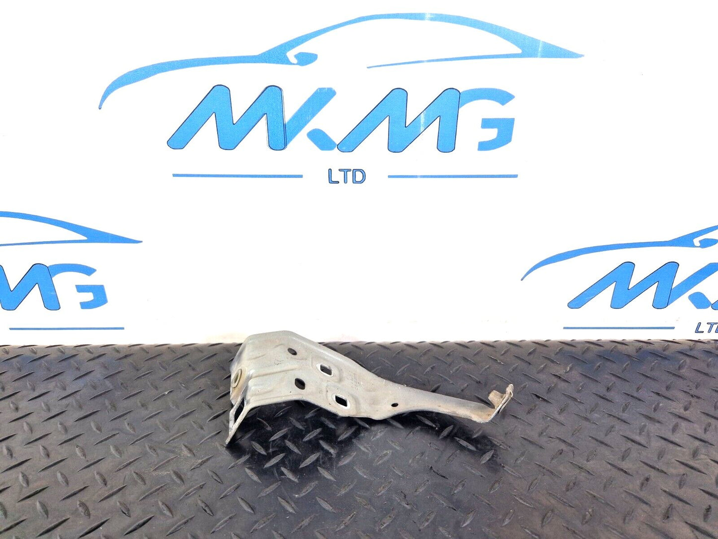 19-ON MERCEDES BENZ B CLASS W247 FRONT RIGHT SIDE WING BRACKET A2478810300