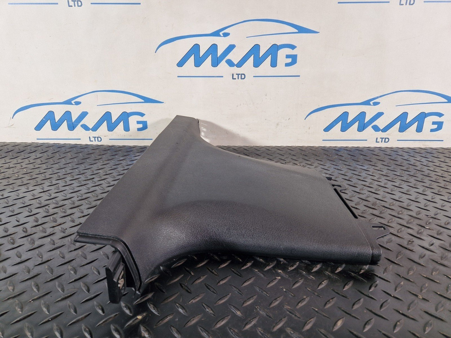 19-ON MERCEDES BENZ B CLASS W247 OEM RIGHT B PILLAR TRIM A2476903402