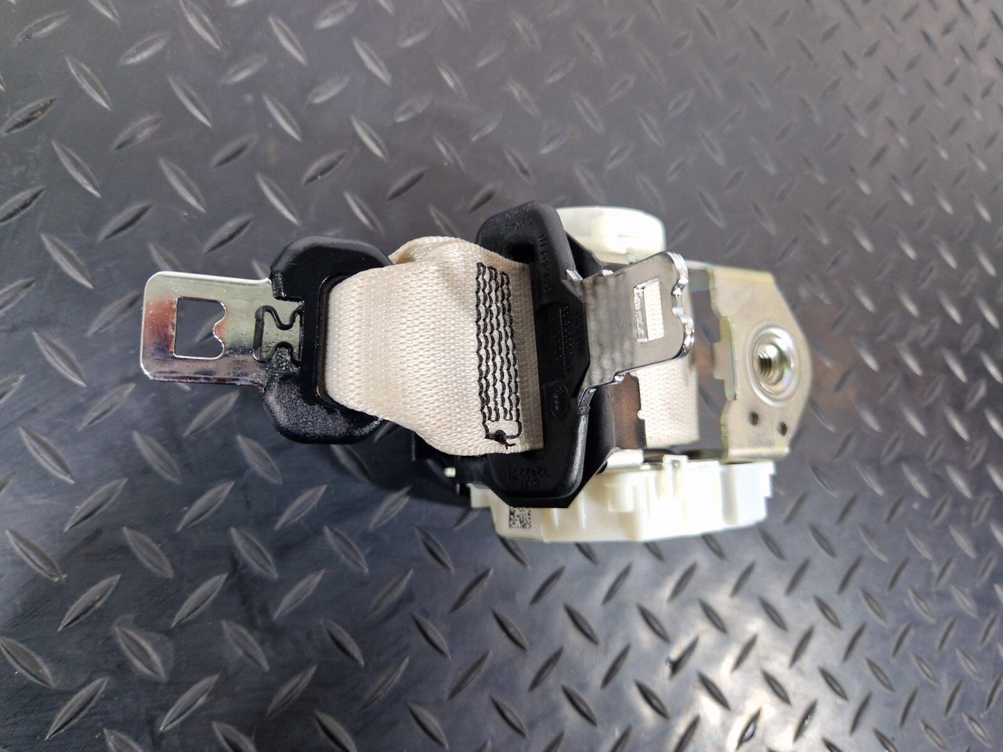 11-18 BMW 6 SERIES F06 REAR CENTER MIDDLE SEAT BELT 9242231