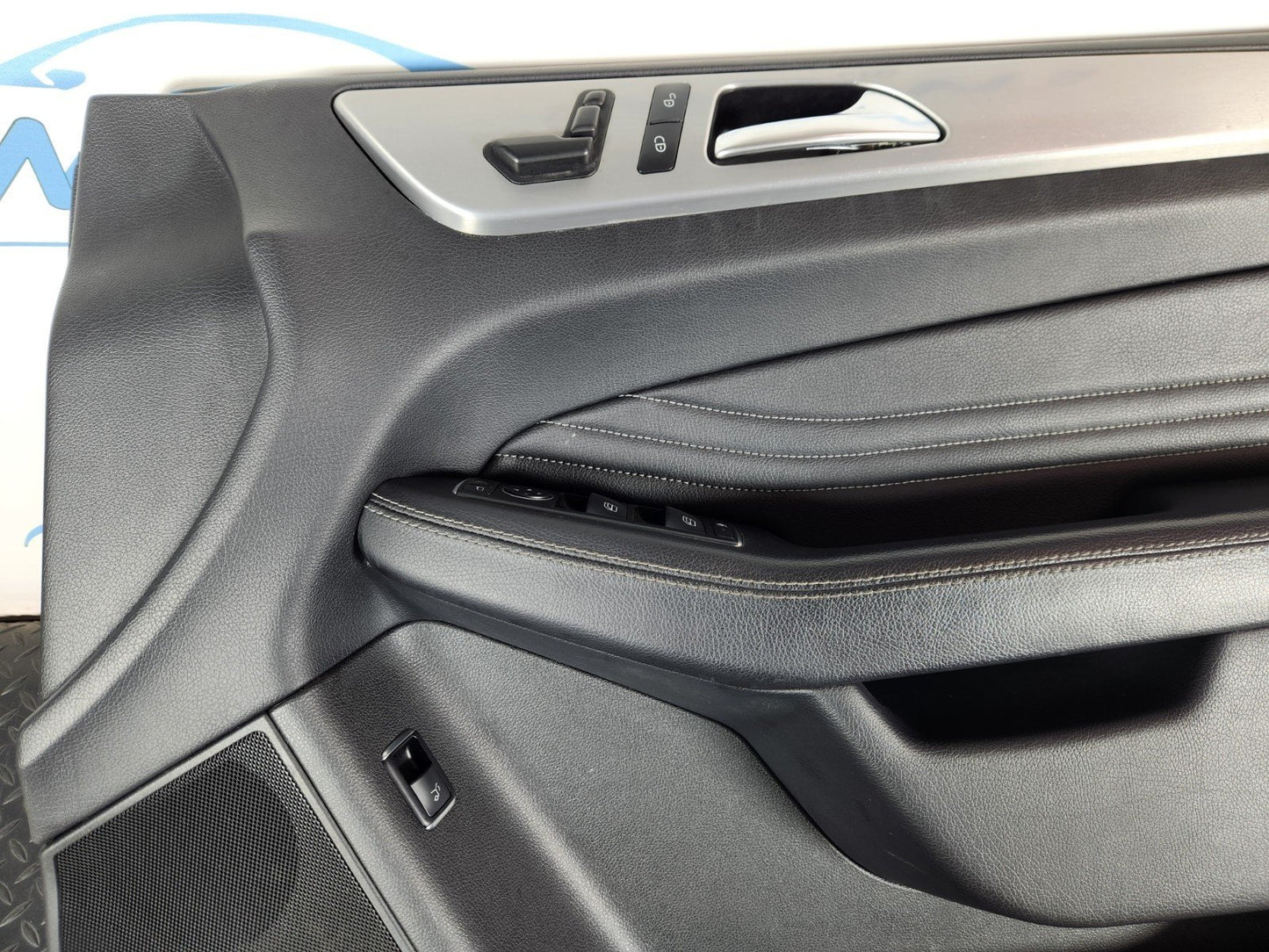 11-19 MERCEDES BENZ ML W166 OEM FRONT RIGHT O/S BLACK LEATHER DOOR CARD PANEL