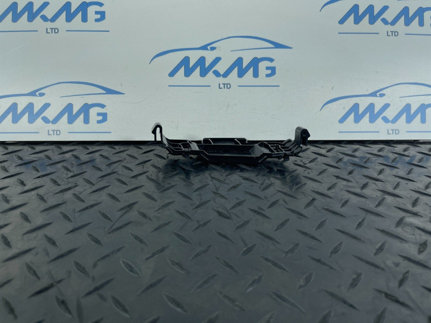 16-23 AUDI A5 F5 SPORTBACK S-LINE B-Pillar Trim Panel Bracket Upper 8W8867191