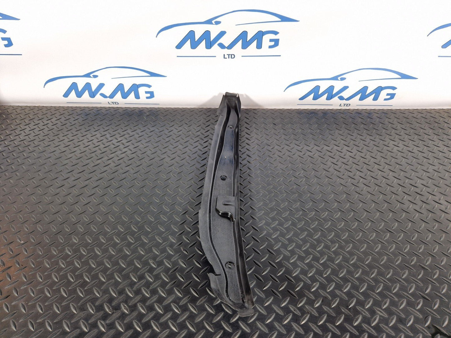 19-ON MERCEDES BENZ B CLASS W247 OEM FRONT RIGHT FENDER GAP COVER A2478890500