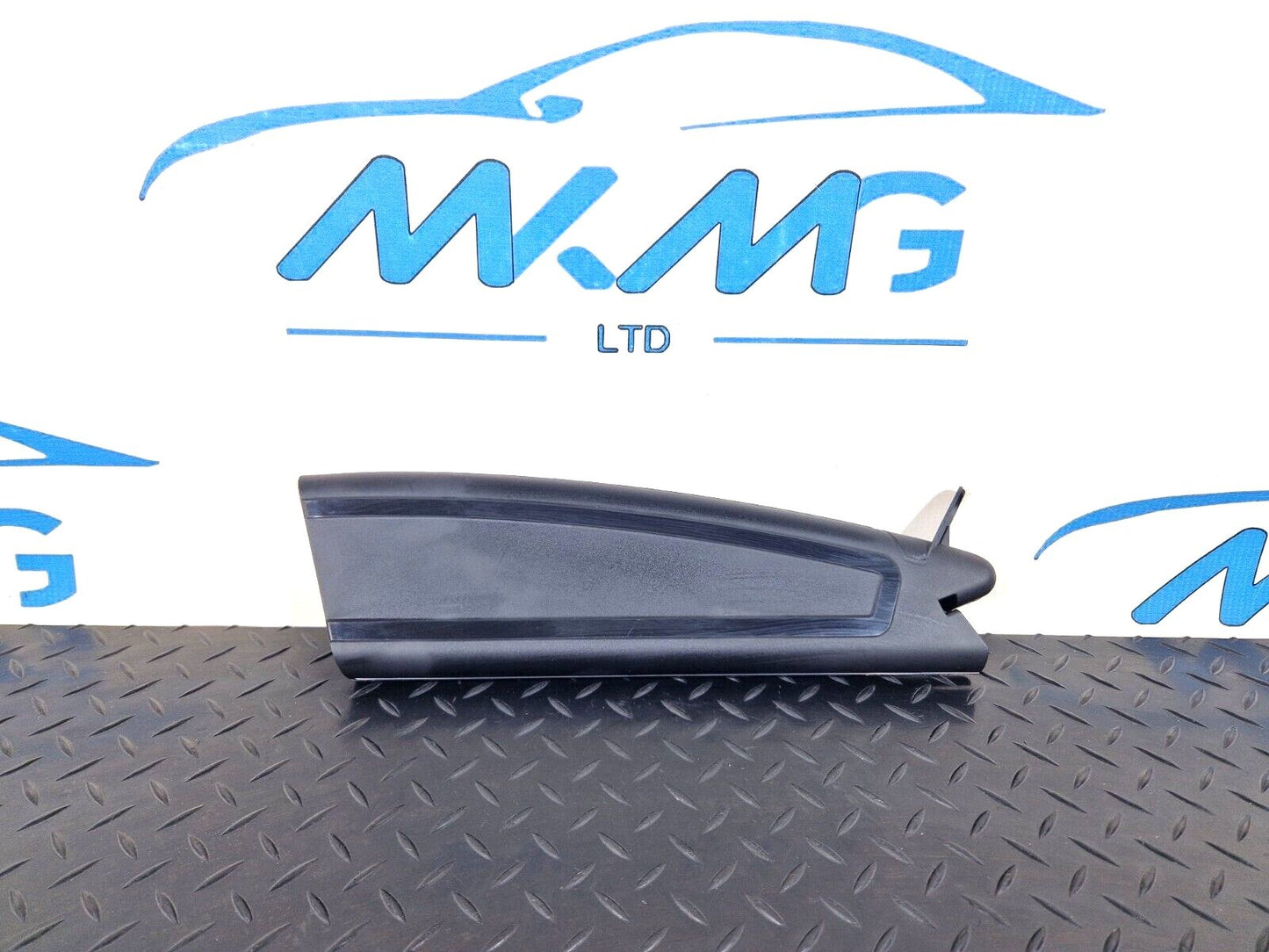 10-18 AUDI A7 4G S-LINE REAR LEFT TAILGATE HINGE COVER TRIM 4G8827991A