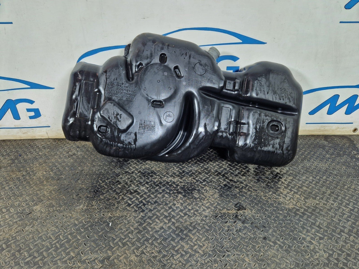 18-ON MERCEDES BENZ SPRINTER W907 W910 2.2 CDI FUEL TANK DIESEL A9104702100