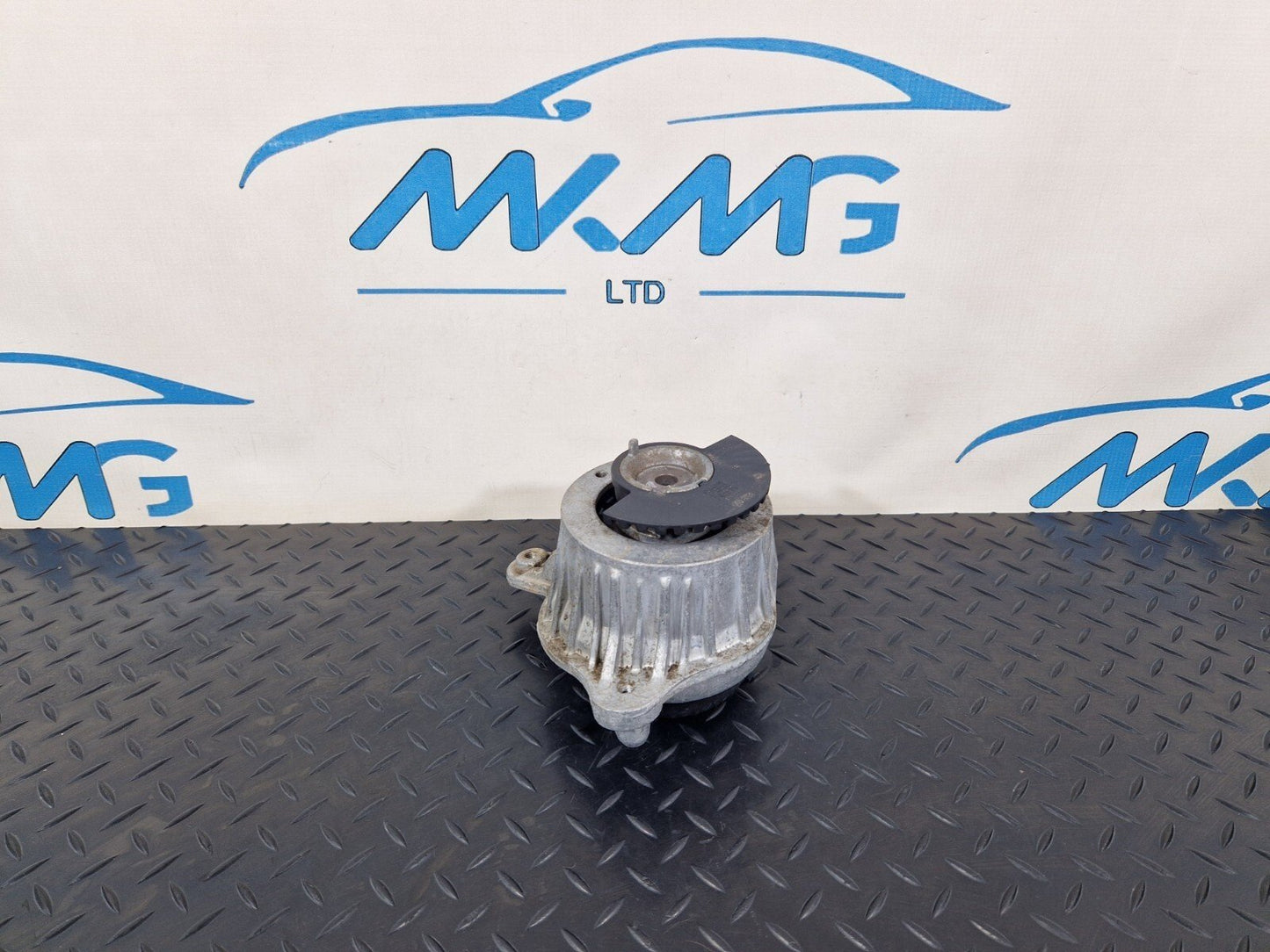 14-21 MERCEDES BENZ C200 W205 OEM ENGINE SUPPORT MOUNT OEM A2052400200