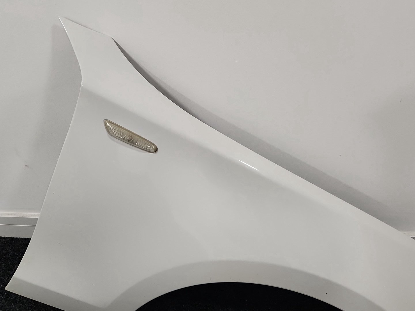 BMW 116d E87 Hatchback Front Right O/S Driver Wing Fender Panel in Alpine White