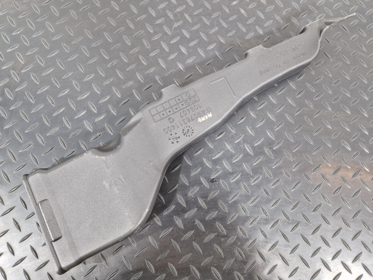 18-ON MERCEDES BENZ SPRINTER W907 W910 OEM AIR DUCT A9078311400