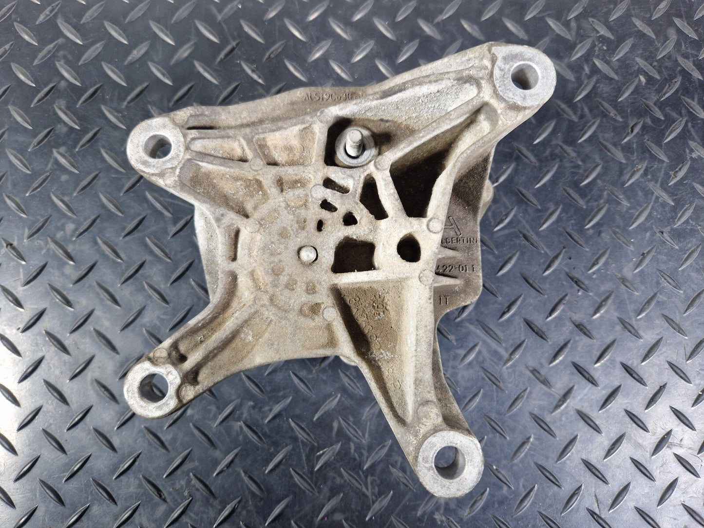 16-19 AUDI A4 B9 MANUAL GEARBOX MOUNT BRACKET 8W0399118B 8W0399156