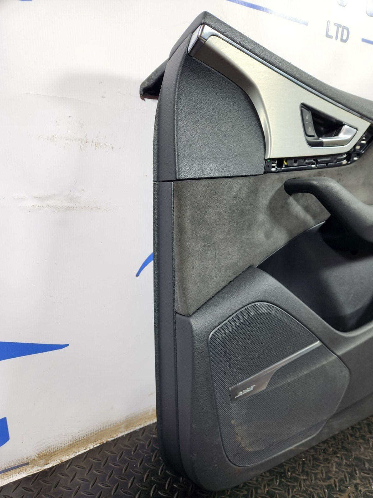 16-20 AUDI Q7 4M OEM FRONT RIGHT ALCANTARA DOOR CARD PANEL COVER 4M2867106