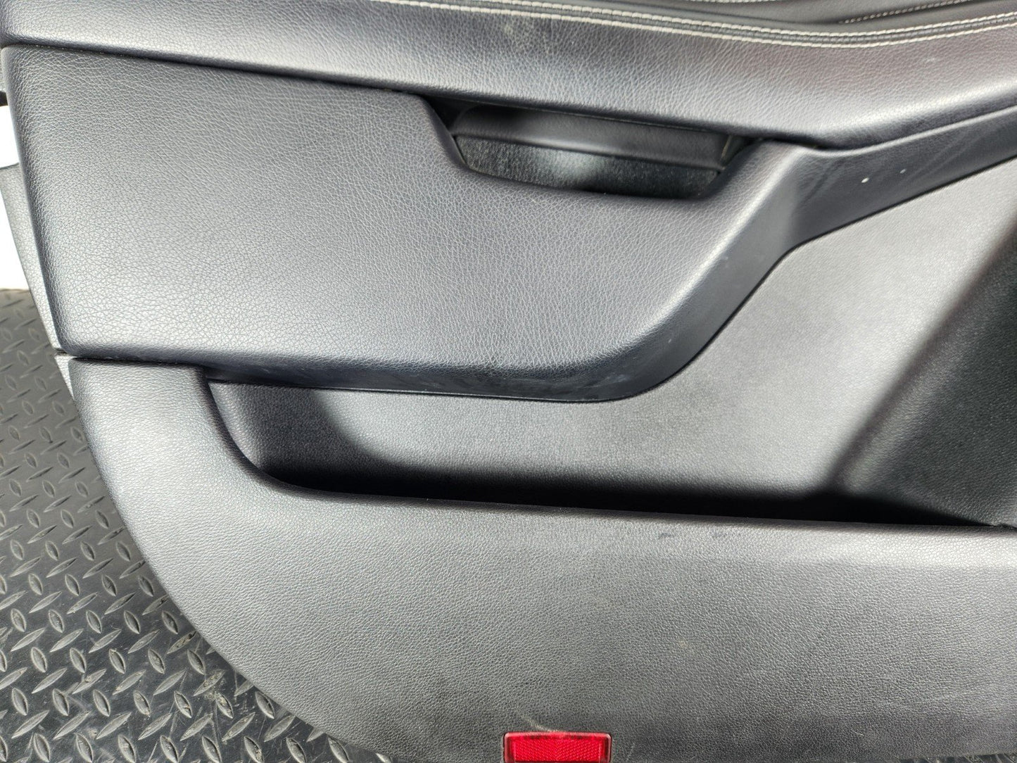 11-19 MERCEDES BENZ ML W166 FRONT LEFT N/S DOOR CARD PANEL IN BLACK LEATHER