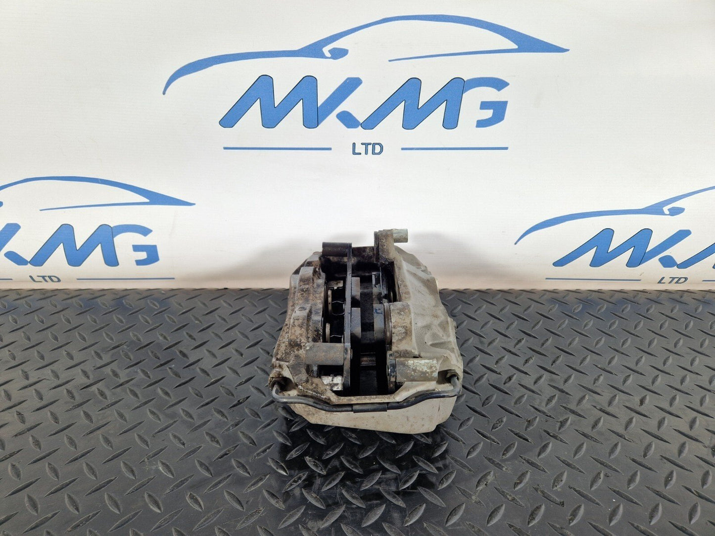 16-19 AUDI A4 B9 AVANT FRONT RIGHT BRAKE CALIPER WITH BRAKE PAD 8W06BG