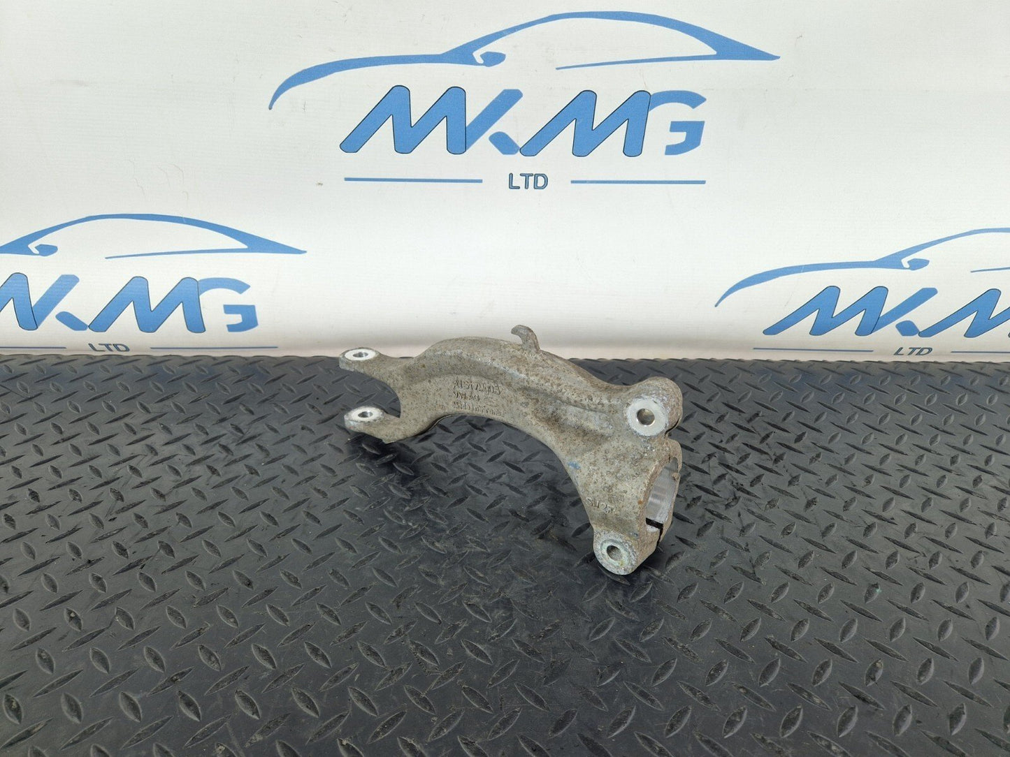 16-19 AUDI A4 B9 OEM FRONT RIGHT SIDE SHOCK ABSORBER HOLDER 8W0038