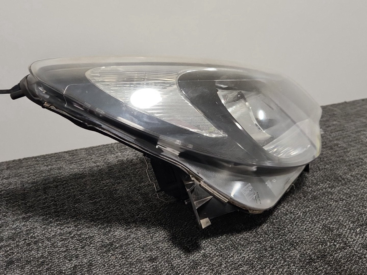 Vauxhall Corsa MK3 (D) (4400) Hatchback Genuine Front Right Headlight 13446800