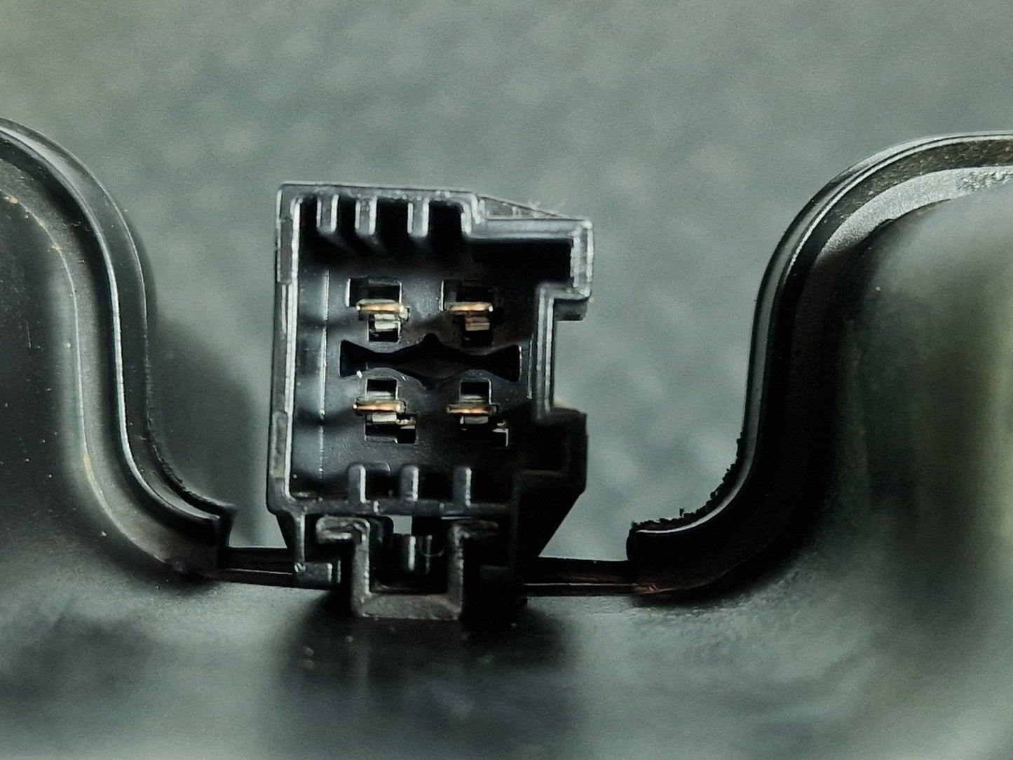 16-19 MERCEDES BENZ GLE W166 H/K LOGIC 7 SUBWOOFER SPEAKER A1668202202